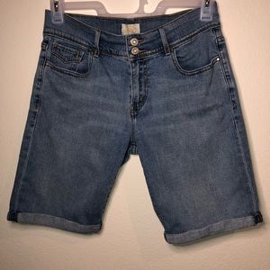 Levi’s 515 Bermuda Size 8.